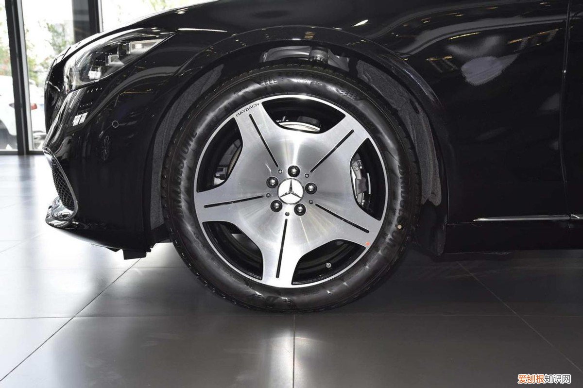 2022款迈巴赫S级，售价154.1万 迈巴赫车的价格和图片