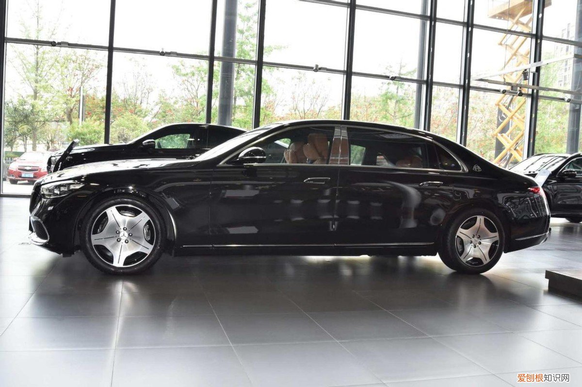 2022款迈巴赫S级，售价154.1万 迈巴赫车的价格和图片