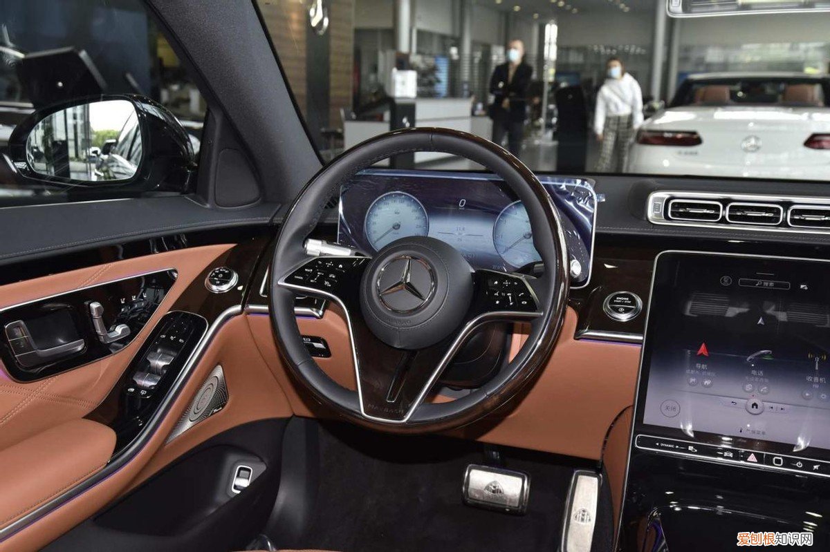 2022款迈巴赫S级，售价154.1万 迈巴赫车的价格和图片