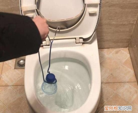 马桶堵了有什么办法,马桶被水堵了怎么办用什么方法