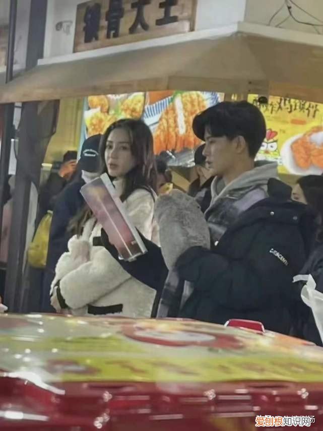 任嘉伦带老婆聚会照曝光 任嘉伦老婆一家三口