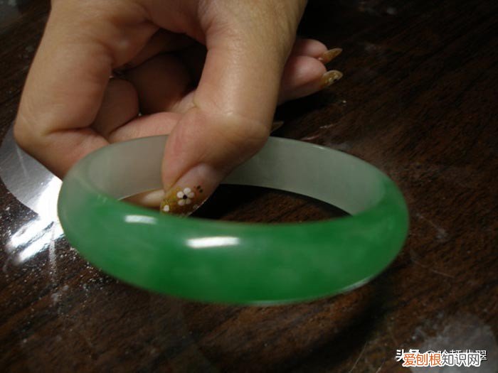 翡翠真假鉴定方法简单！学会再不怕假货泛滥