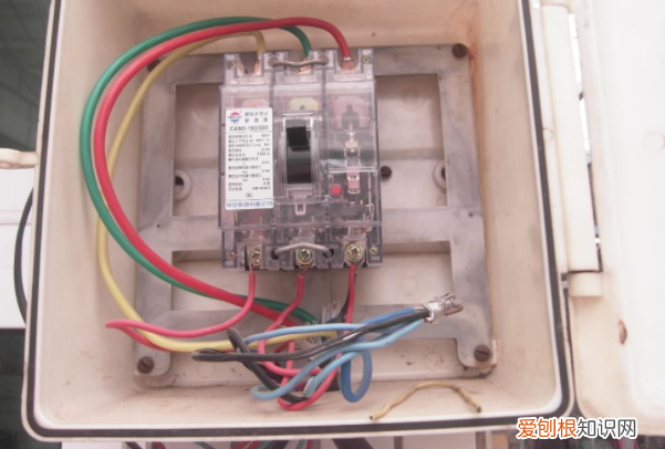 三根线怎么分火线零线，我教你 火线是L还是N？