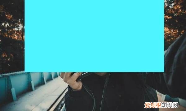 怎么用PS做毛玻璃效果，ps如何增加玻璃的感觉