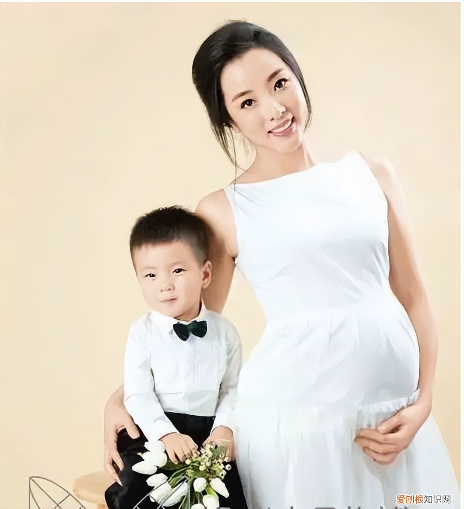 三年生两个娃，风光的背后有泪水 李思思的个人资料简介