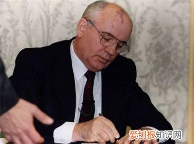 前苏联解体后分成了哪几个国家，当年发生了什么？