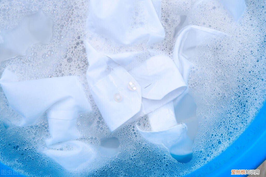 学会这招，洗完和新买的一样干净 白衣服变黄怎么样才能洗白