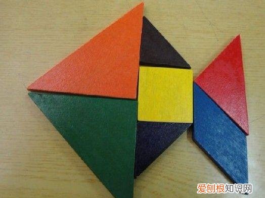 可以拼出1600种以上的图案 七巧板拼图原图有几种拼法