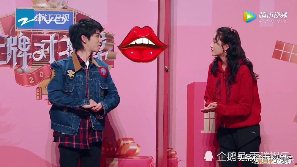 看了这表情才知道晓彤有多美 华晨宇吻关晓彤图片