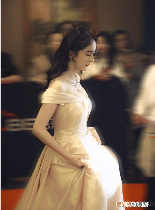 杨幂的421事件到底是什么？大幂幂否认醉酒不雅动作