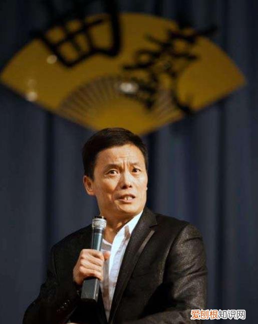 周卫星一家三口罕露面 何晶晶老公是谁