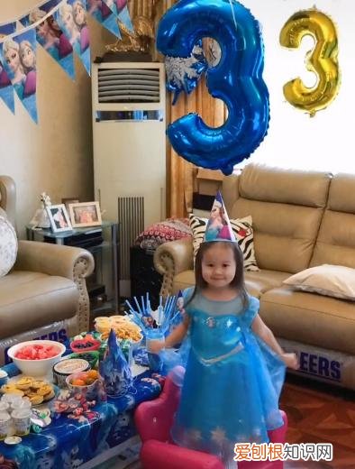 周卫星一家三口罕露面 何晶晶老公是谁