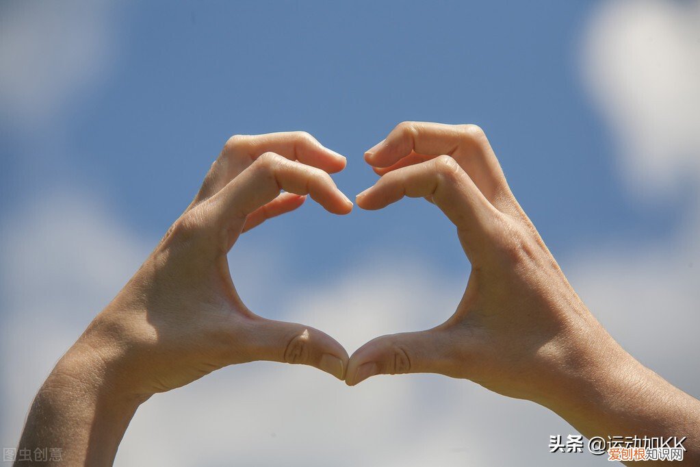 眼睛干涩视力模糊怎么解决？一个小妙招，让眼清如水