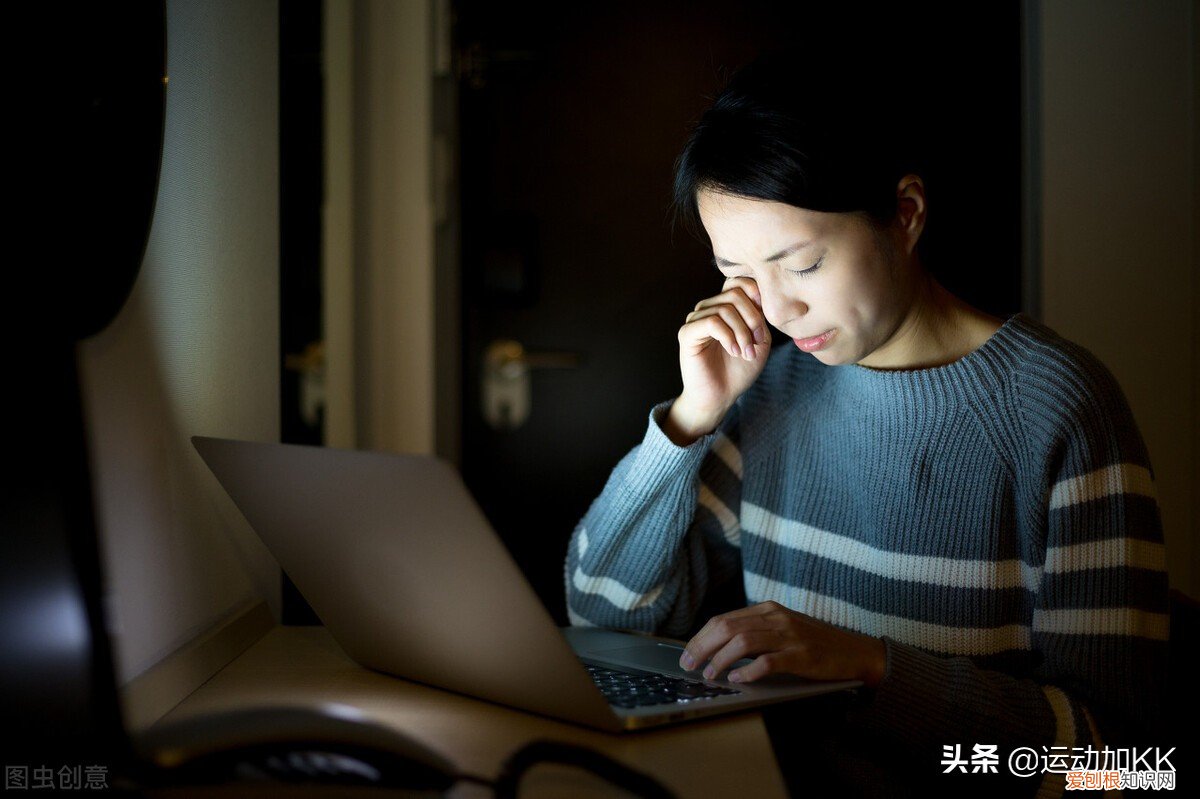 眼睛干涩视力模糊怎么解决？一个小妙招，让眼清如水