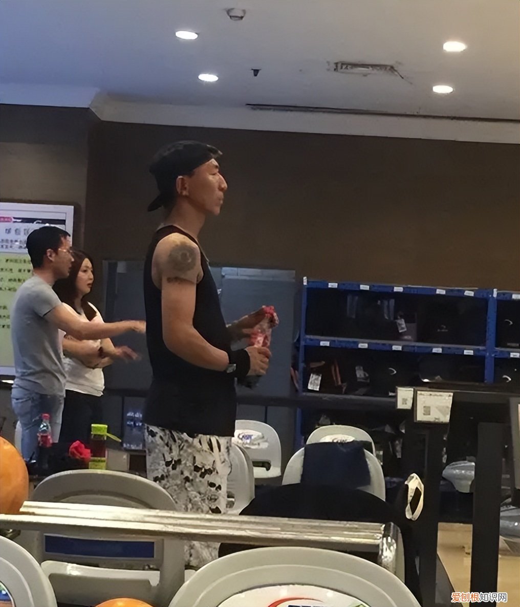 陈羽凡现在怎么样了？陈羽凡现身KTV唱歌，身材暴瘦认不出