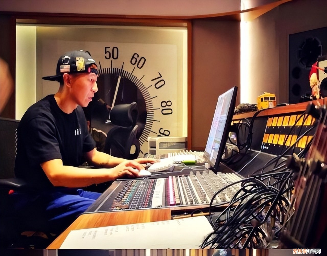 陈羽凡现在怎么样了？陈羽凡现身KTV唱歌，身材暴瘦认不出