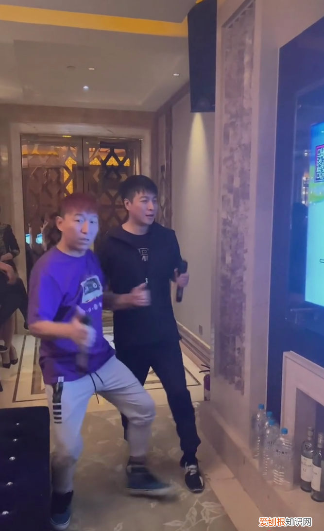 陈羽凡现在怎么样了？陈羽凡现身KTV唱歌，身材暴瘦认不出