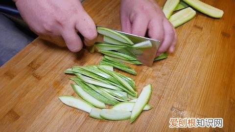 西葫芦怎么炒才好吃?图解:西葫芦最受欢迎的做法