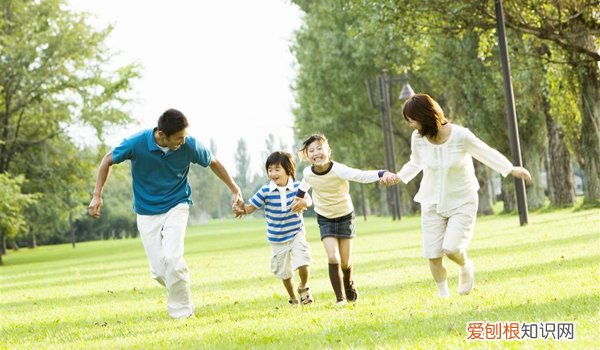 红领巾的含义是什么？红领巾代表红旗一角