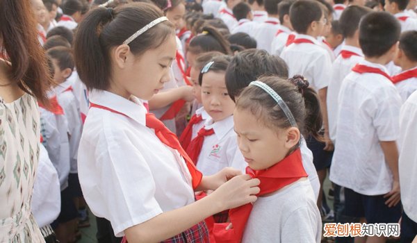 红领巾的含义是什么？红领巾代表红旗一角