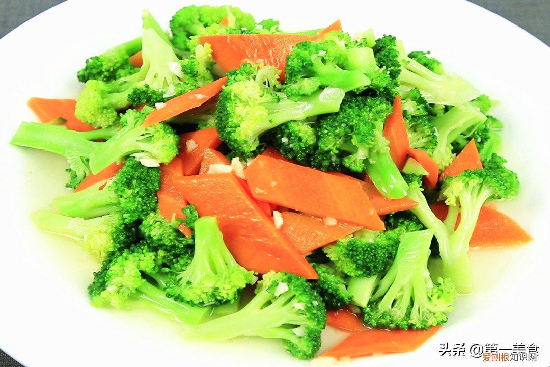 西兰花怎么炒才好吃？学会1招，西兰花爽脆又入味