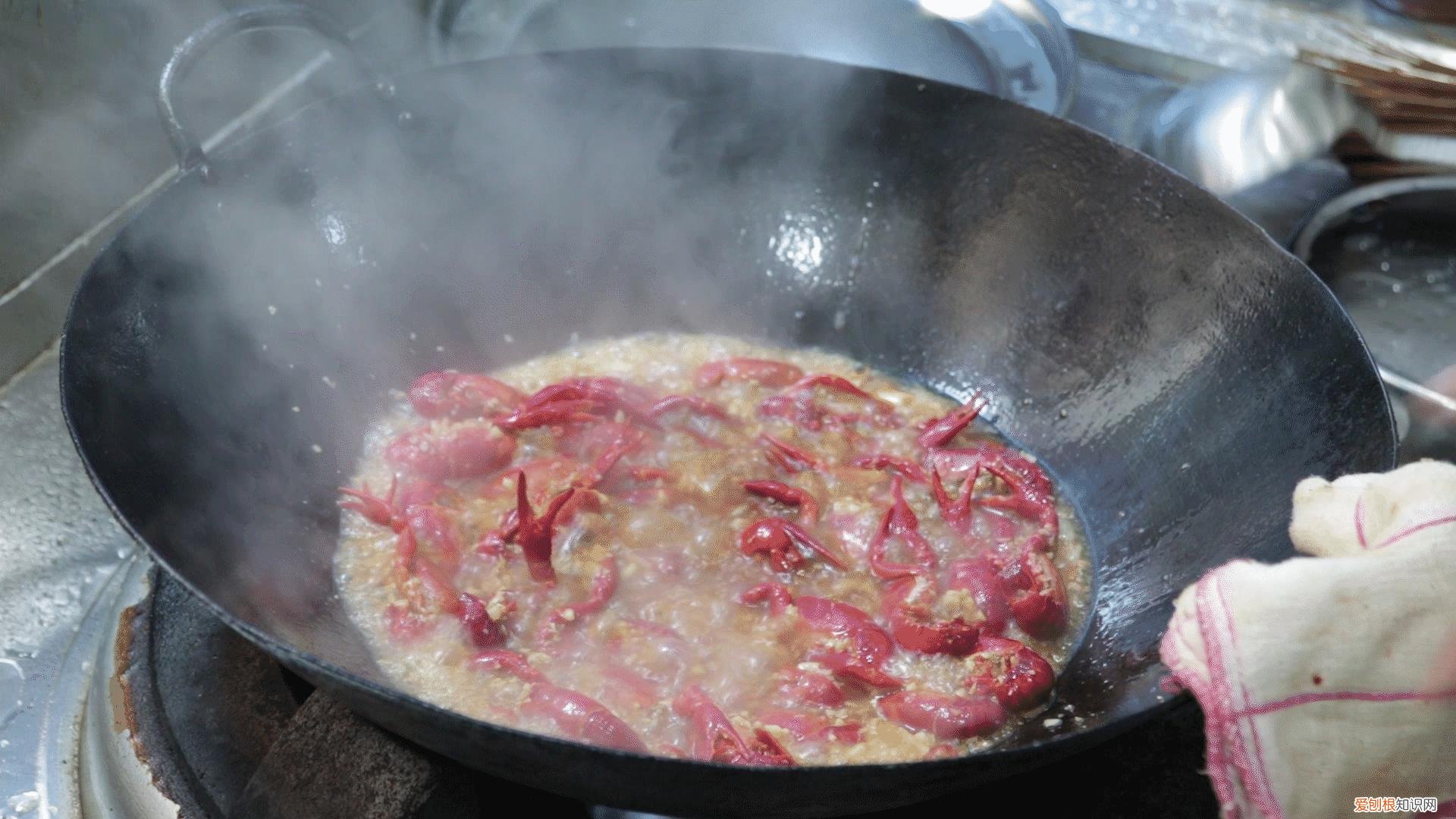 蒜蓉小龙虾怎么做？大厨详细讲解，新手一学就会