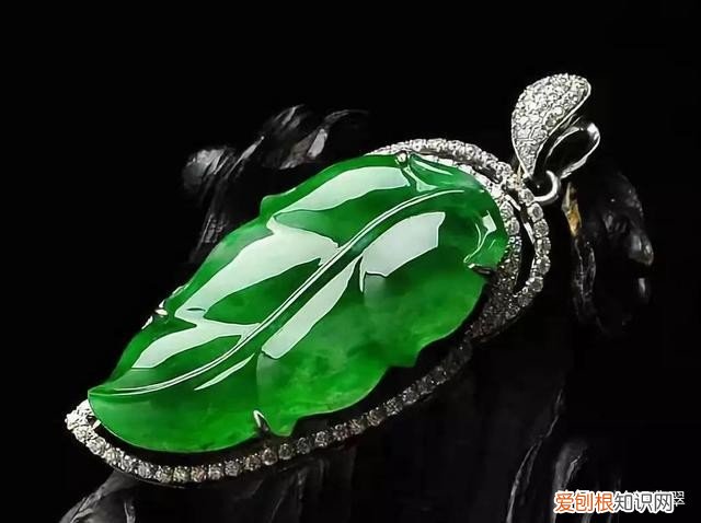 怎样鉴别翡翠？拥有这5个特征的翡翠才是天然A货