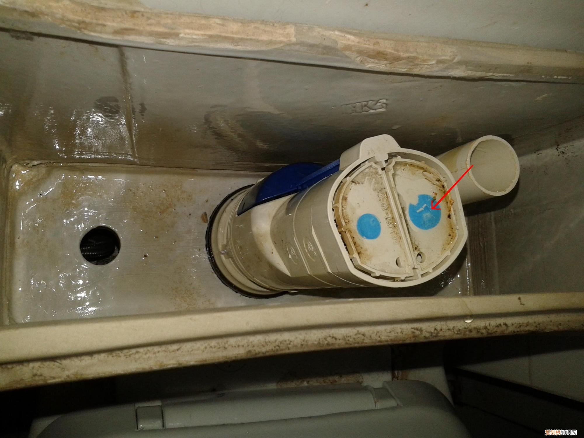 马桶水箱一直流水怎么修理？有这3个原因，自己就可以解决