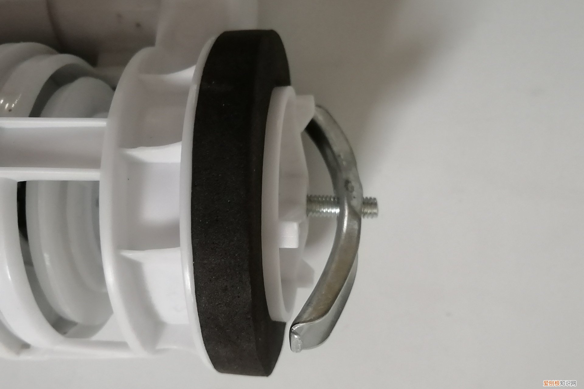 马桶水箱一直流水怎么修理？有这3个原因，自己就可以解决