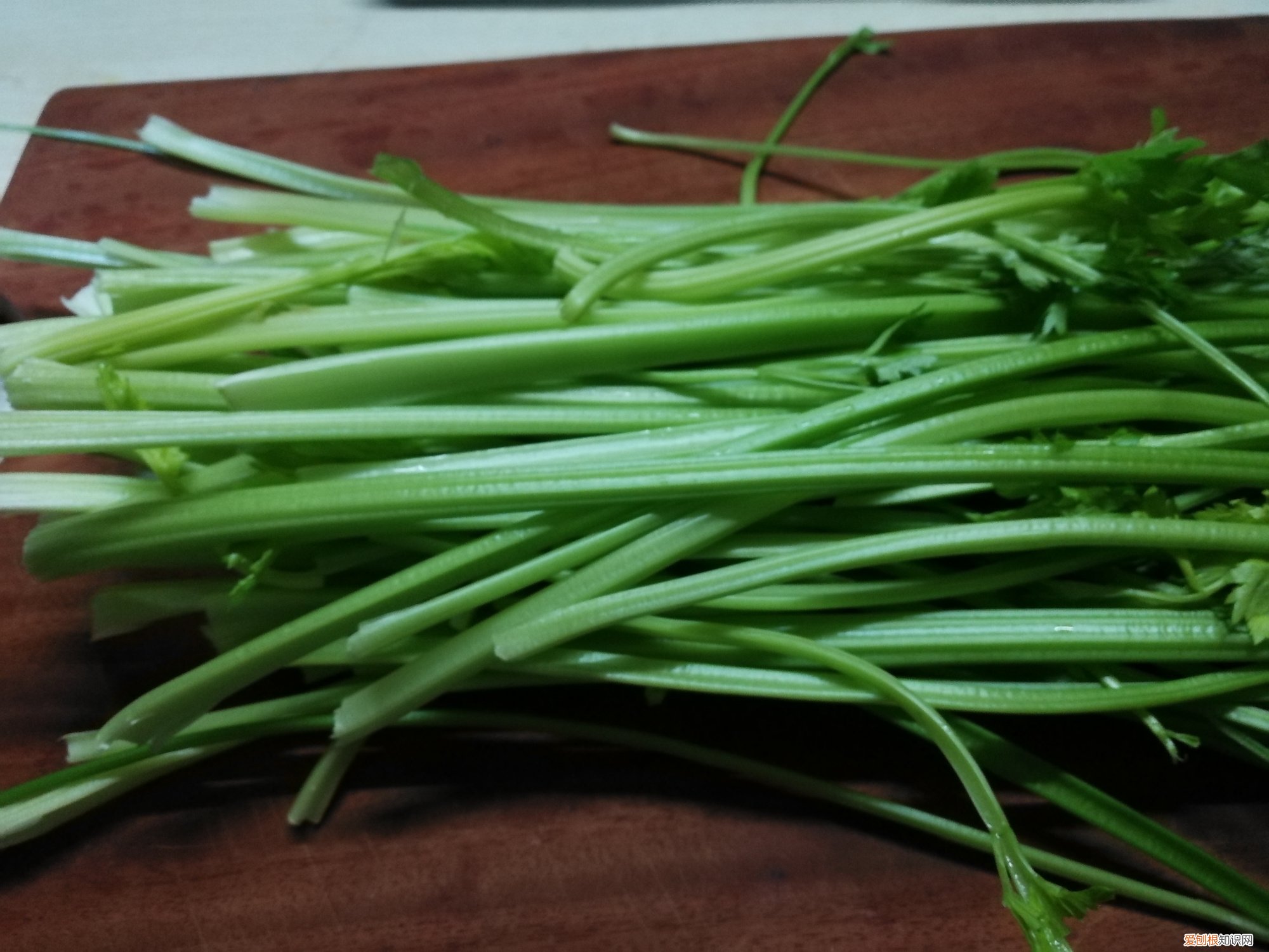 芹菜馅的饺子馅怎么调最好吃？牢记3个诀窍，鲜嫩好吃