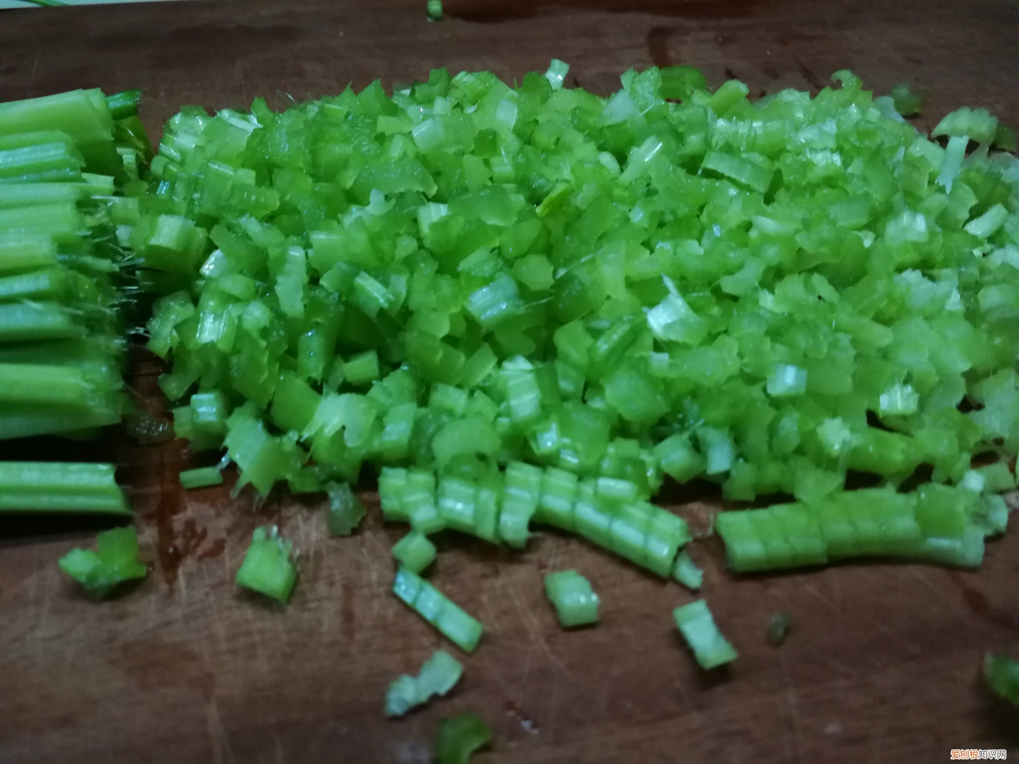 芹菜馅的饺子馅怎么调最好吃？牢记3个诀窍，鲜嫩好吃