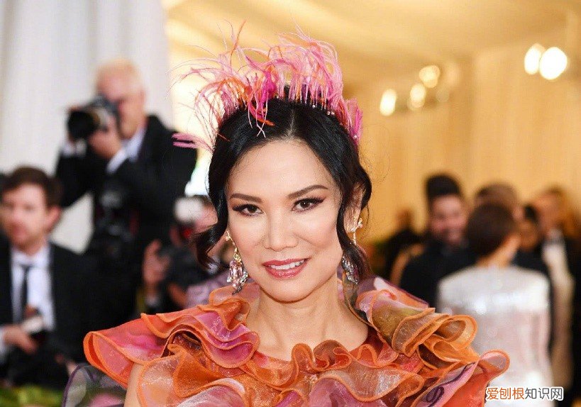 离婚6年还能拿走前夫40亿美金 邓文迪的传奇人生