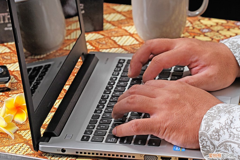 电脑卡顿反应慢怎么处理？这4个优化设置，让性能瞬间翻倍