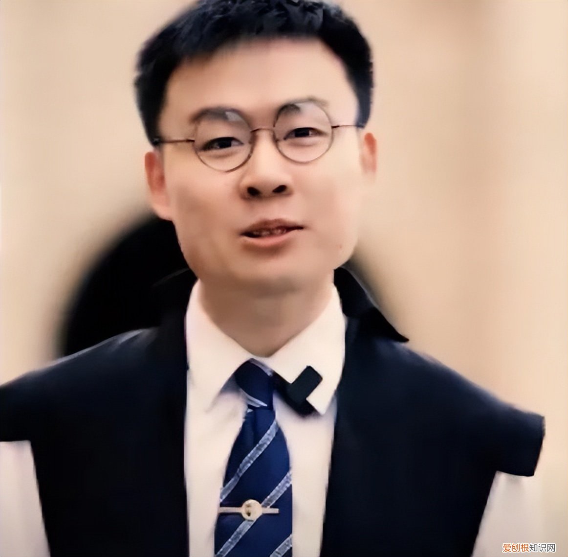 潘周聃为什么火了?因学霸式起身爆红全网