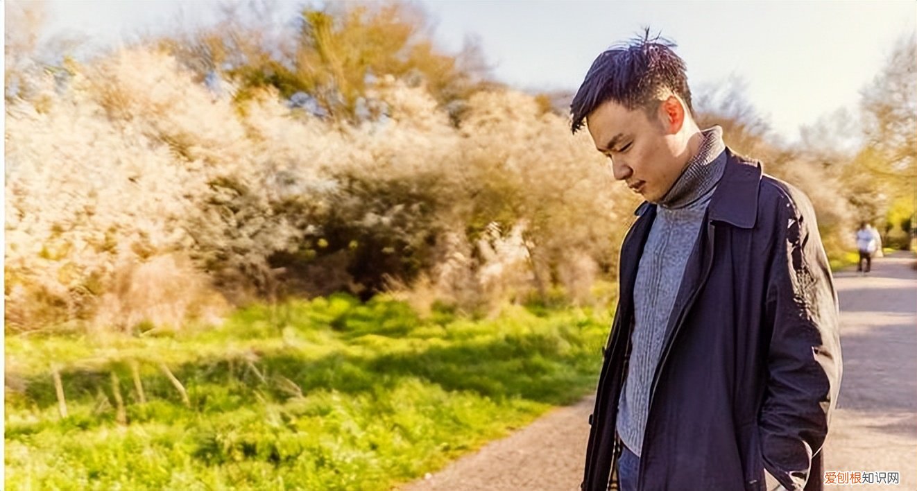 潘周聃为什么火了?因学霸式起身爆红全网