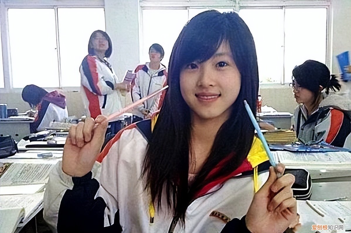 潘周聃为什么火了?因学霸式起身爆红全网