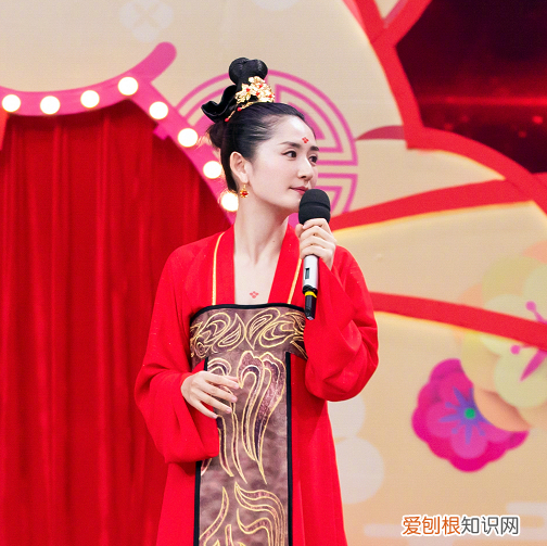 佟丽娅主持央视春晚是哪一年？2020年佟丽娅担纲主持人之一