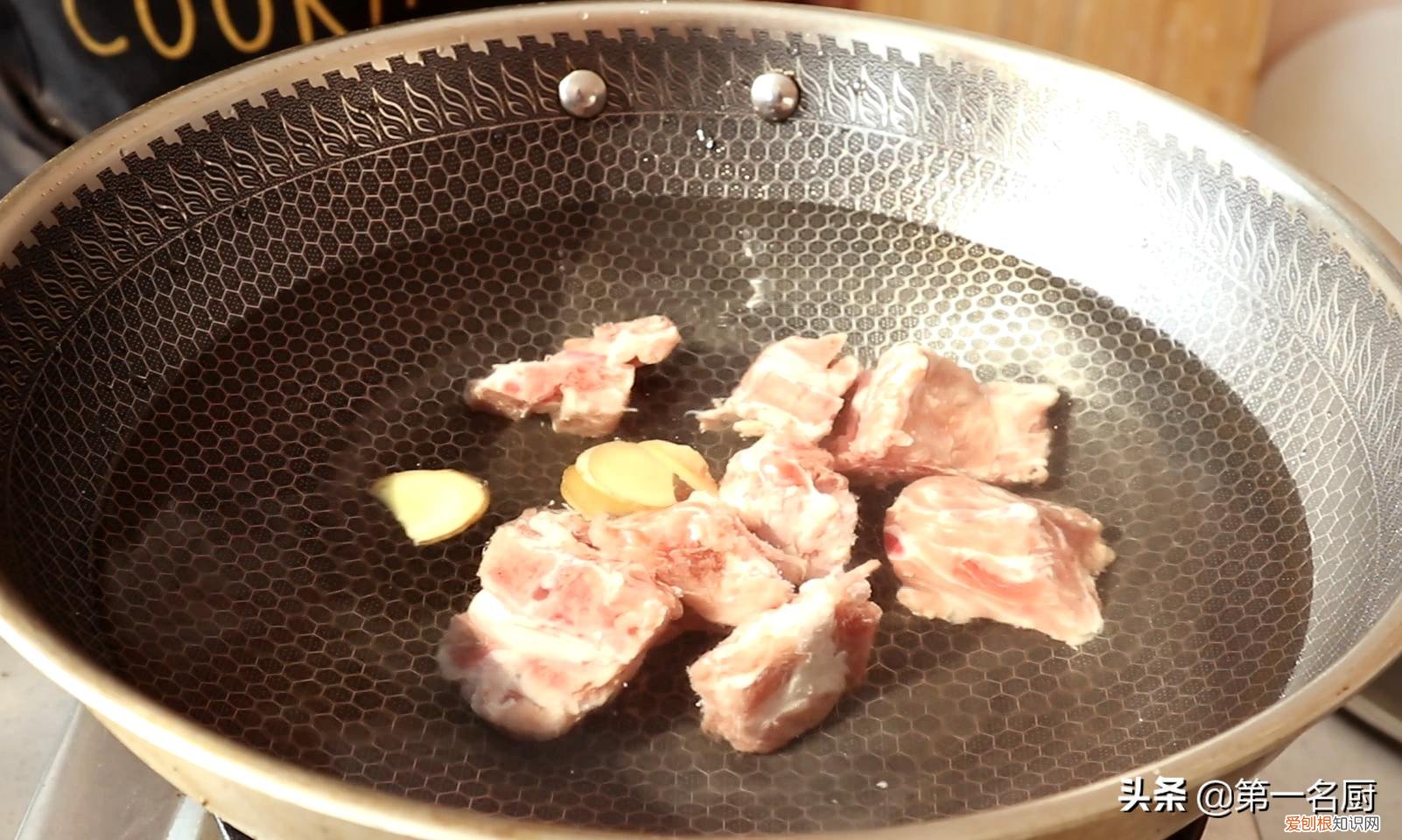 教你1招，排骨鲜嫩入味 排骨怎么炖才好吃呢又嫩又香呢