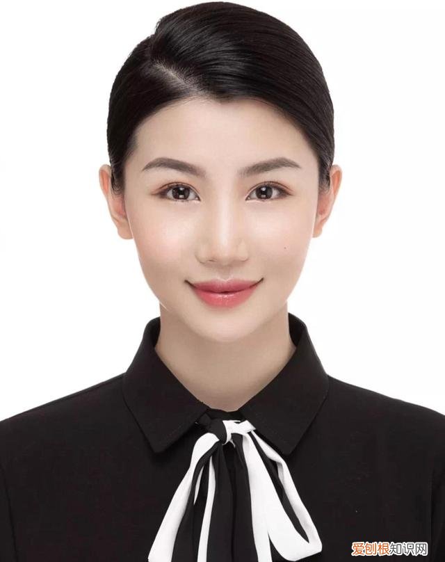 如何将颜值最大化？我来告诉你 拍身份证照片穿什么颜色衣服