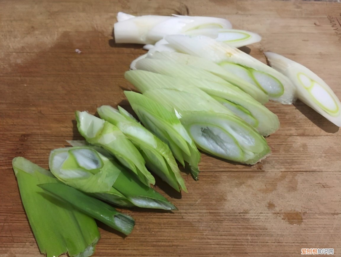 排骨汤怎么炖最好喝？记住4个小细节，汤鲜肉嫩