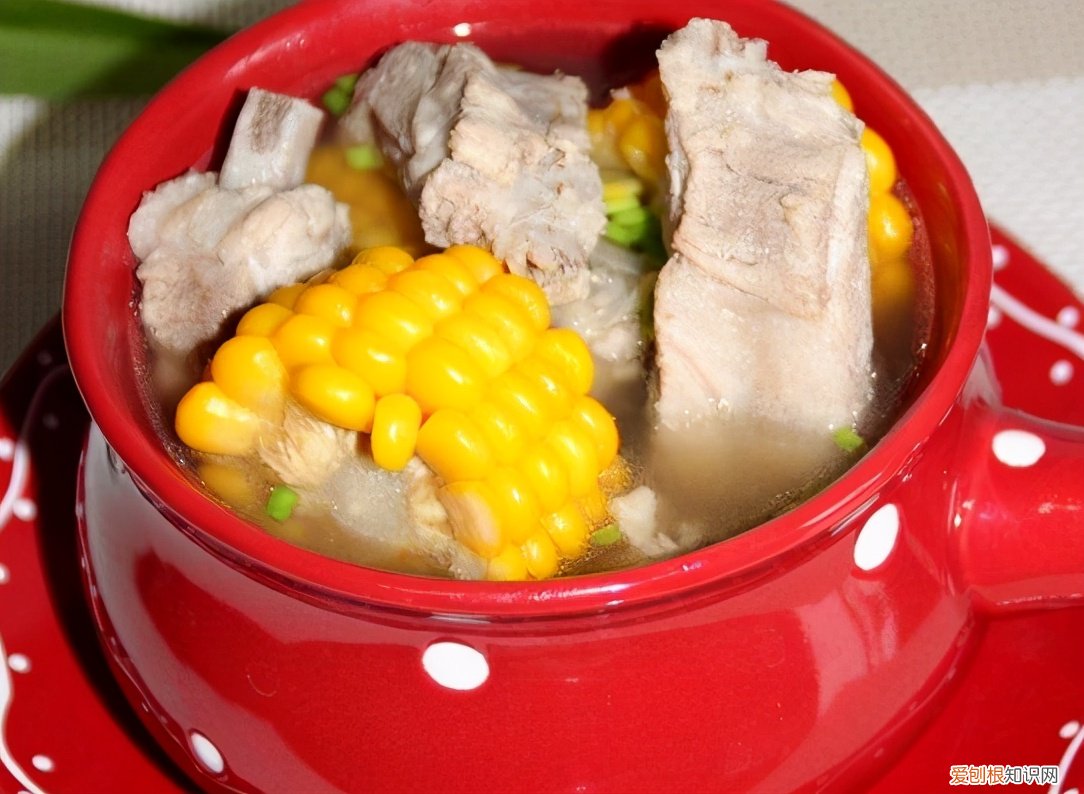 排骨汤怎么炖最好喝？记住4个小细节，汤鲜肉嫩