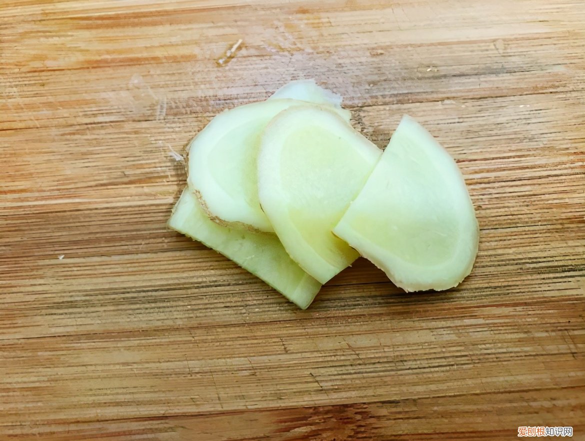 排骨汤怎么炖最好喝？记住4个小细节，汤鲜肉嫩