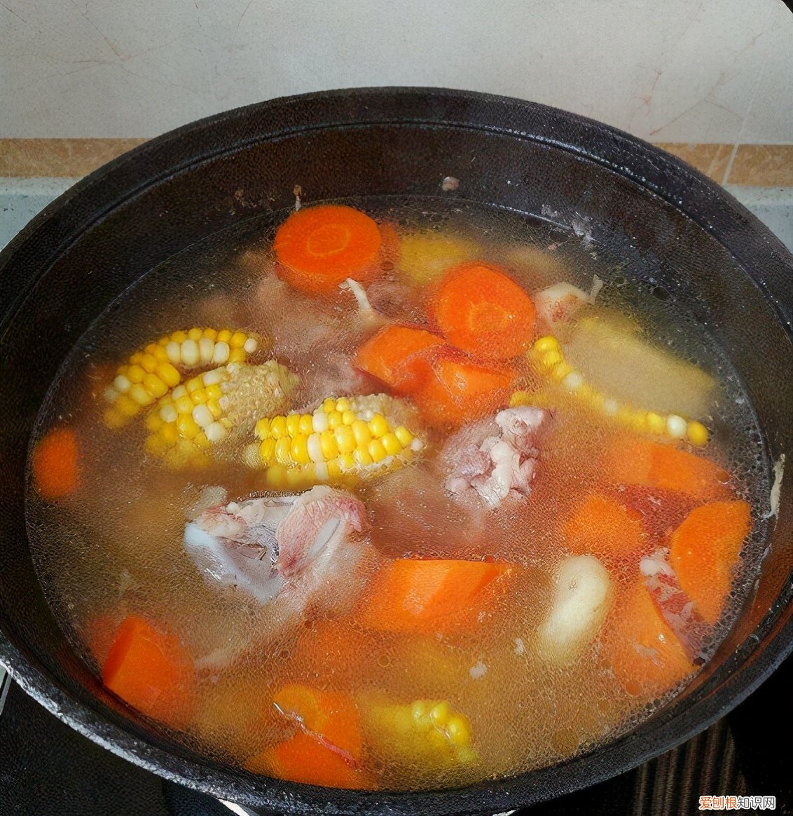 排骨汤怎么炖最好喝？记住4个小细节，汤鲜肉嫩
