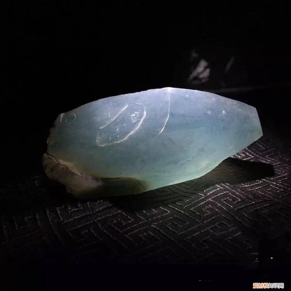 “翡翠原石”一般出现在什么地方 哪有翡翠原石？