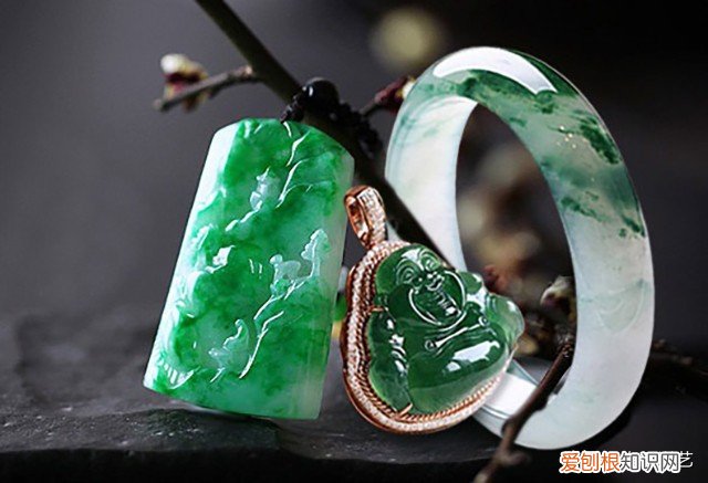 戴玉有什么好处？戴玉好处多，但有2种人要少戴玉