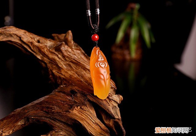 戴玉有什么好处？戴玉好处多，但有2种人要少戴玉