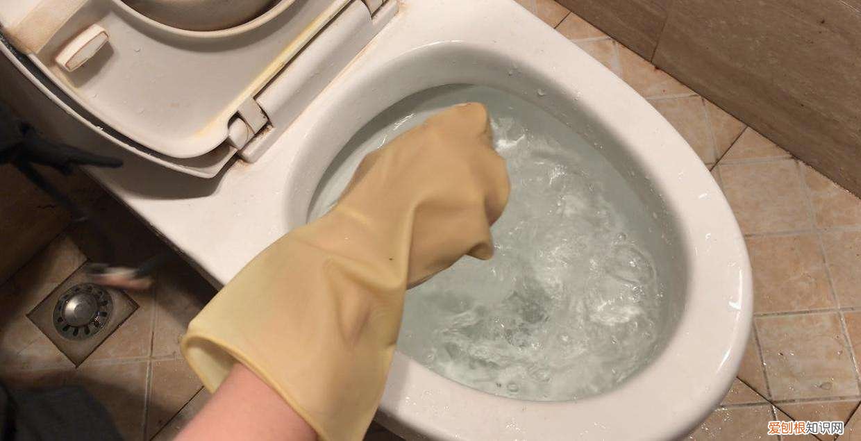 马桶堵塞怎么疏通？这1种方式可以帮到你