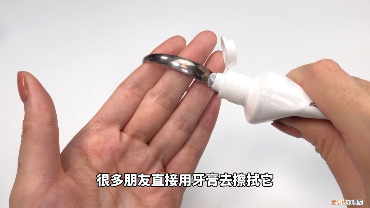 银饰发黑怎么清洗？教你1招快速清理，秒变透亮光洁!