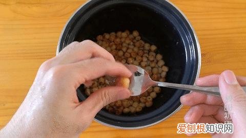 原料简单很容易学会 莲蓉馅是什么材料做的