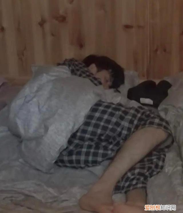 男生喜欢压女生身上是什么意思呢？爱是装不出来的